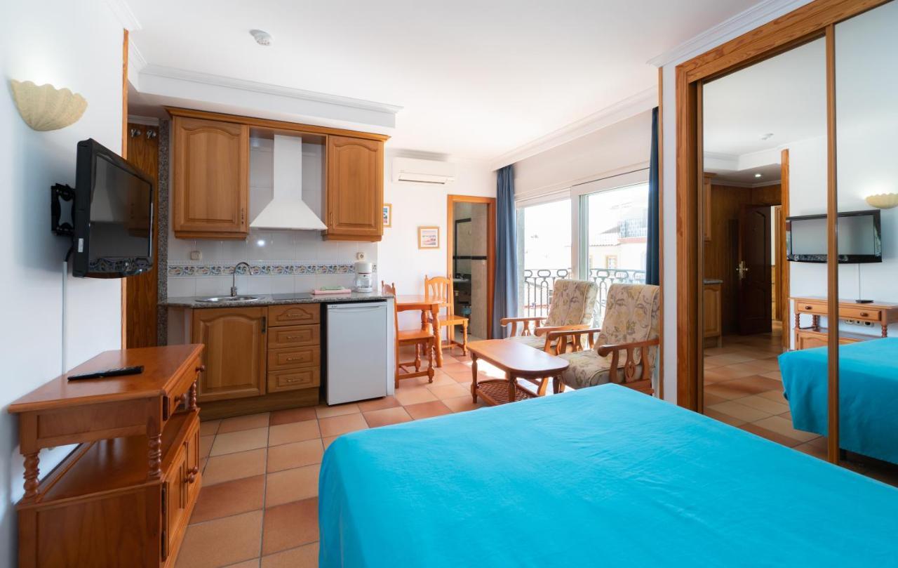 Apartamentos Leonor Carihuela ตอร์เรโมลิโนส ภายนอก รูปภาพ