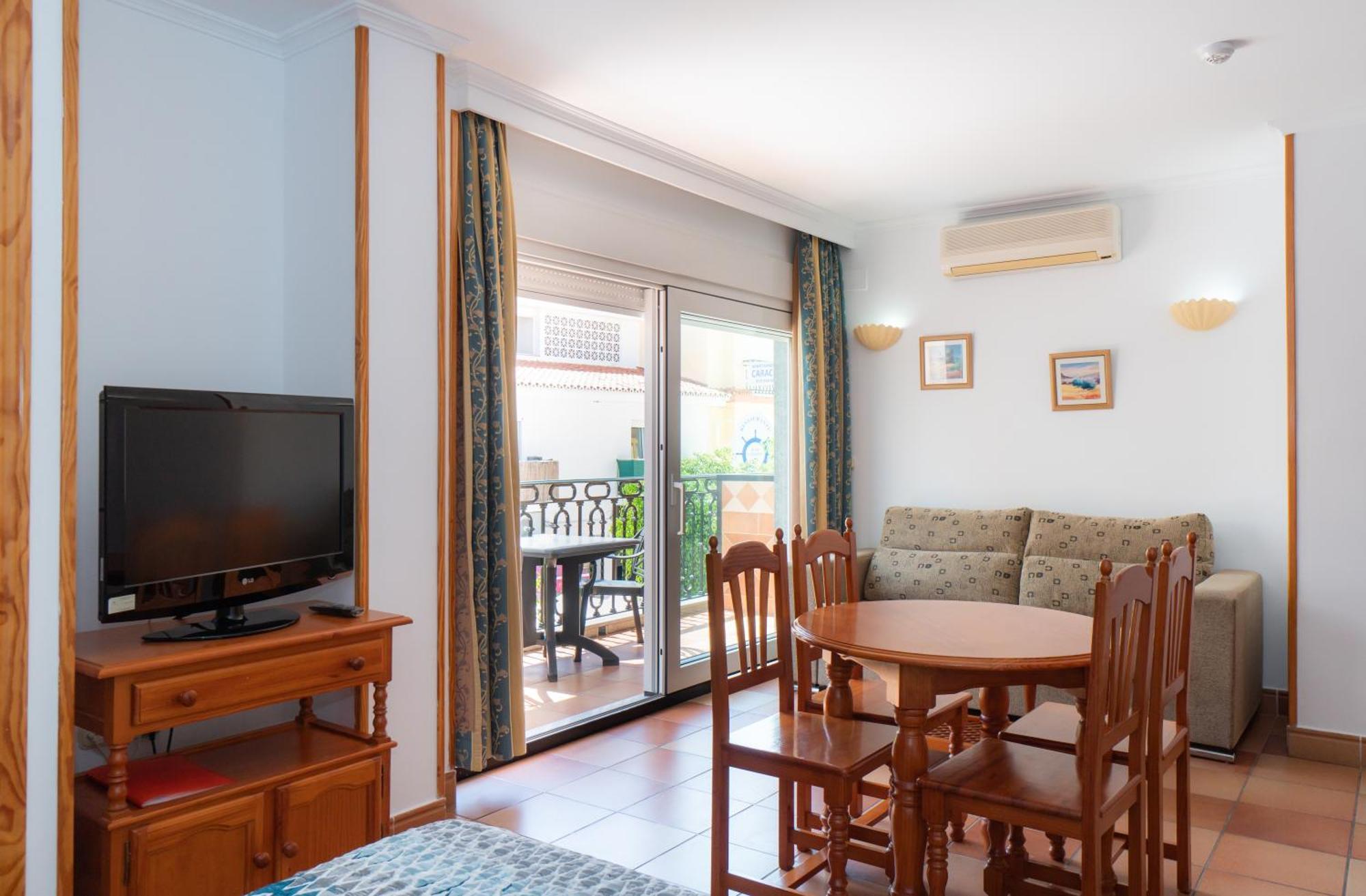 Apartamentos Leonor Carihuela ตอร์เรโมลิโนส ภายนอก รูปภาพ