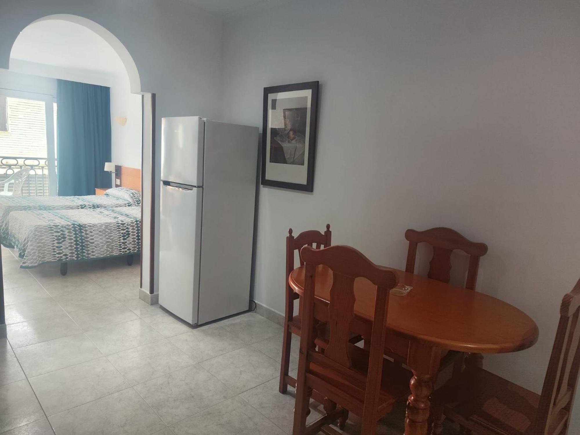 Apartamentos Leonor Carihuela ตอร์เรโมลิโนส ภายนอก รูปภาพ