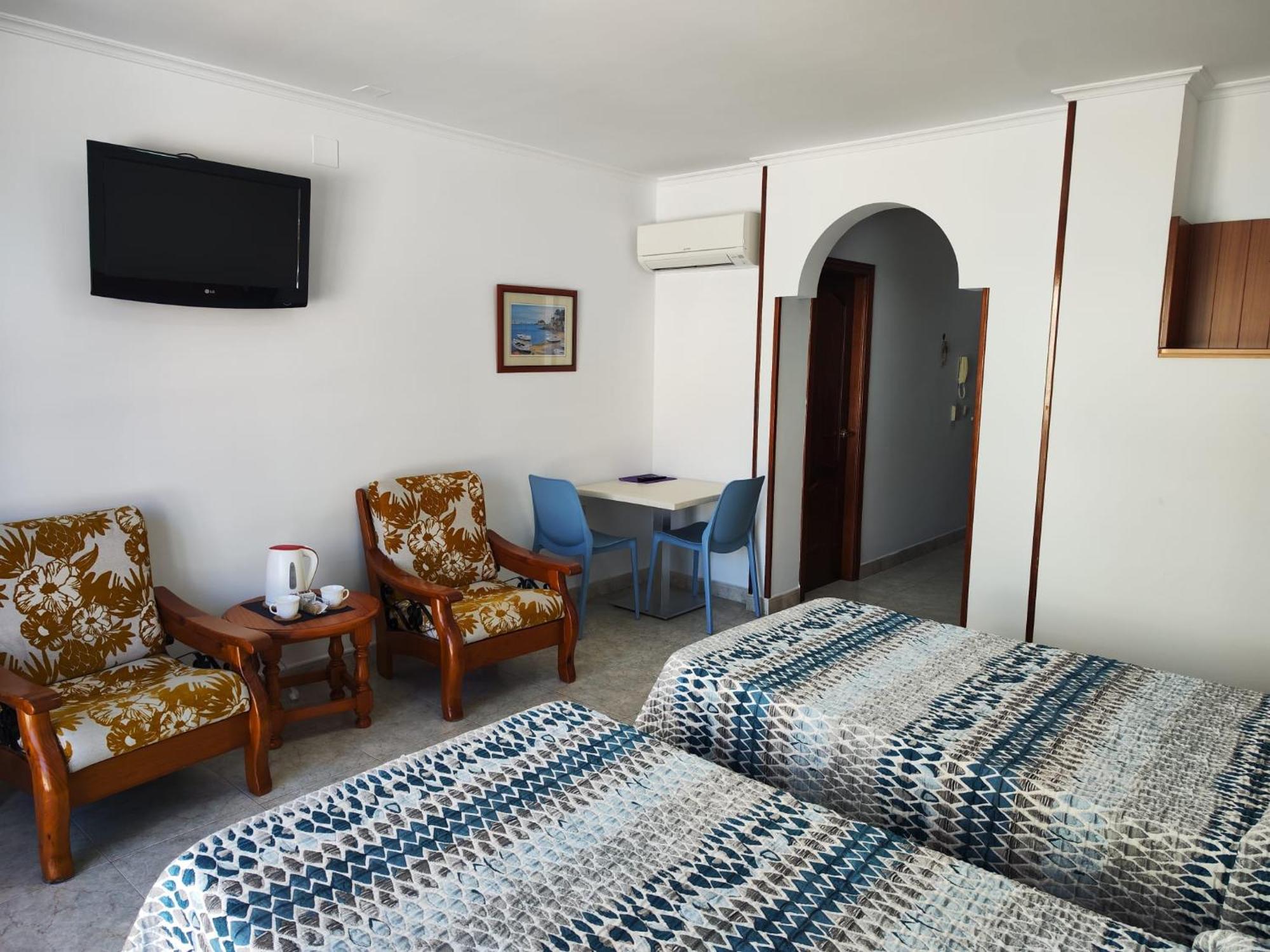 Apartamentos Leonor Carihuela ตอร์เรโมลิโนส ภายนอก รูปภาพ