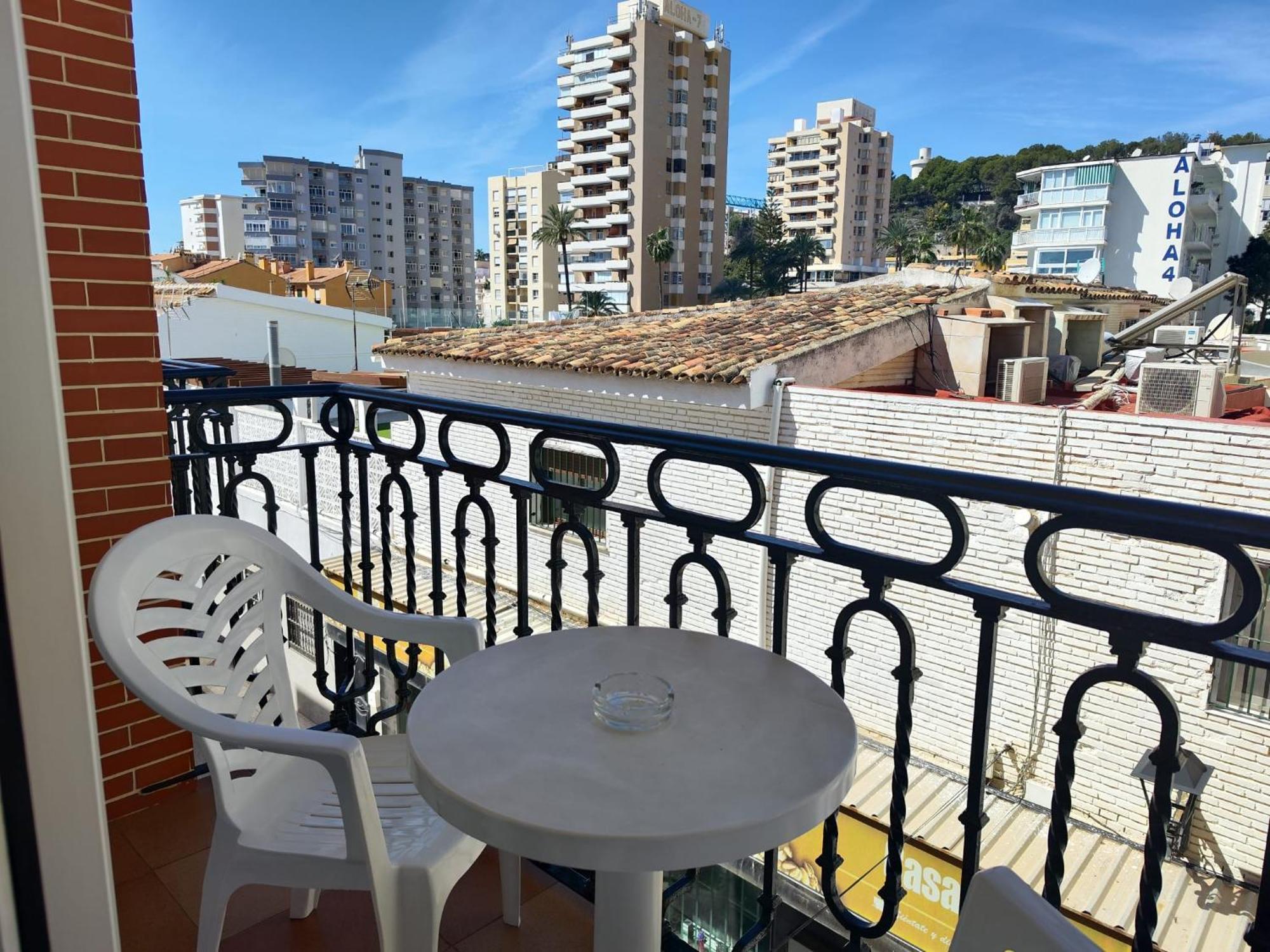 Apartamentos Leonor Carihuela ตอร์เรโมลิโนส ภายนอก รูปภาพ