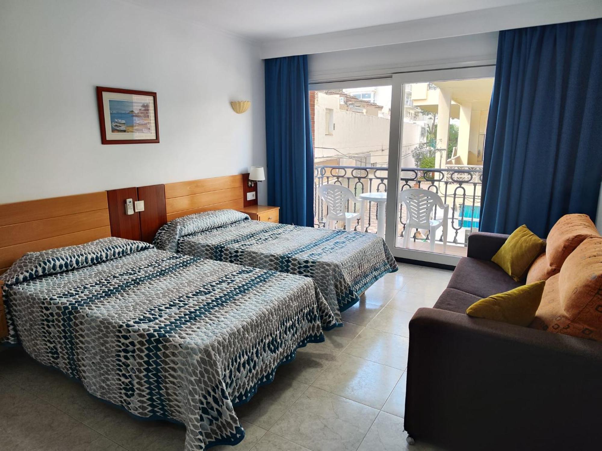 Apartamentos Leonor Carihuela ตอร์เรโมลิโนส ภายนอก รูปภาพ