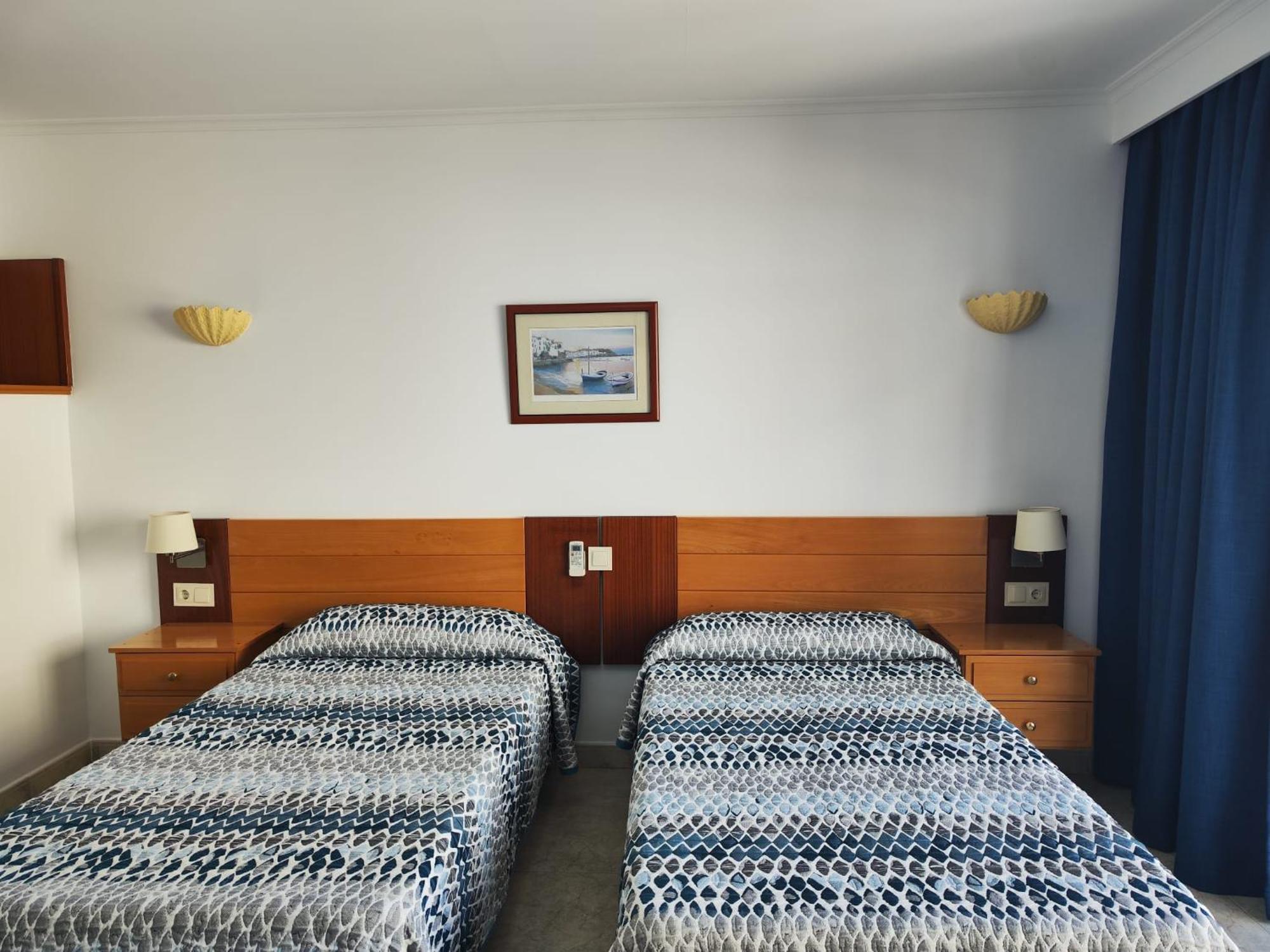 Apartamentos Leonor Carihuela ตอร์เรโมลิโนส ภายนอก รูปภาพ