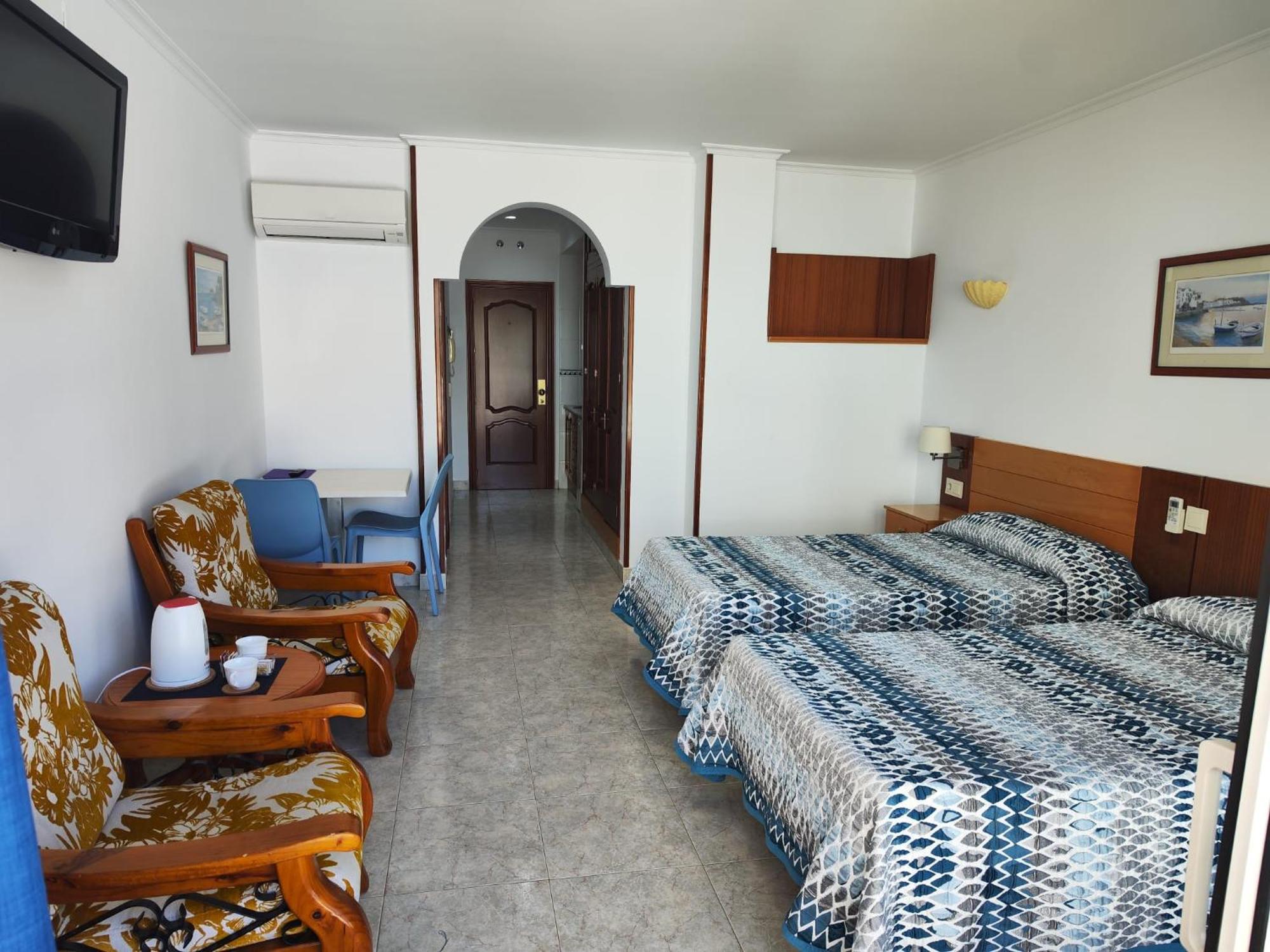 Apartamentos Leonor Carihuela ตอร์เรโมลิโนส ภายนอก รูปภาพ