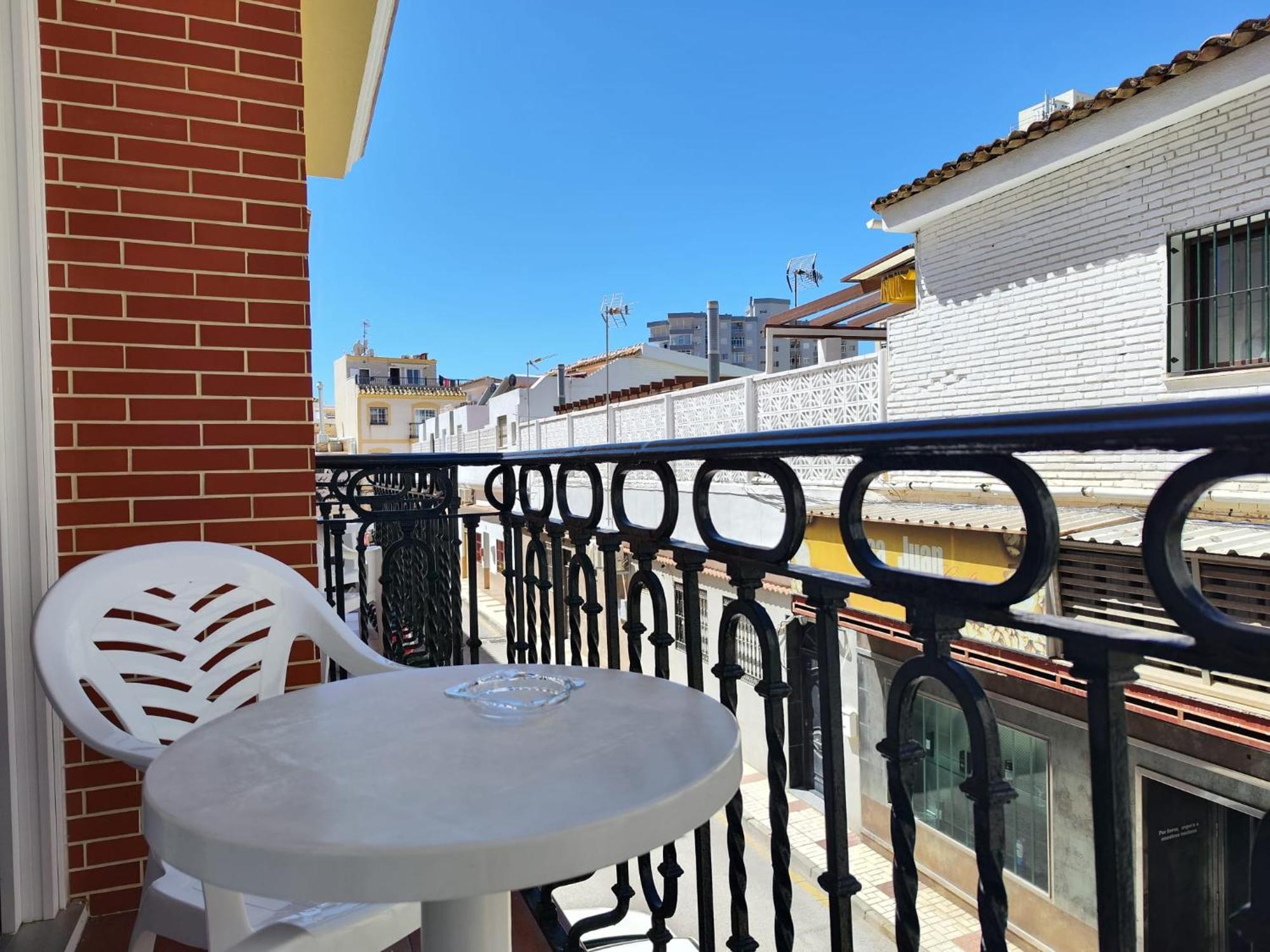 Apartamentos Leonor Carihuela ตอร์เรโมลิโนส ภายนอก รูปภาพ