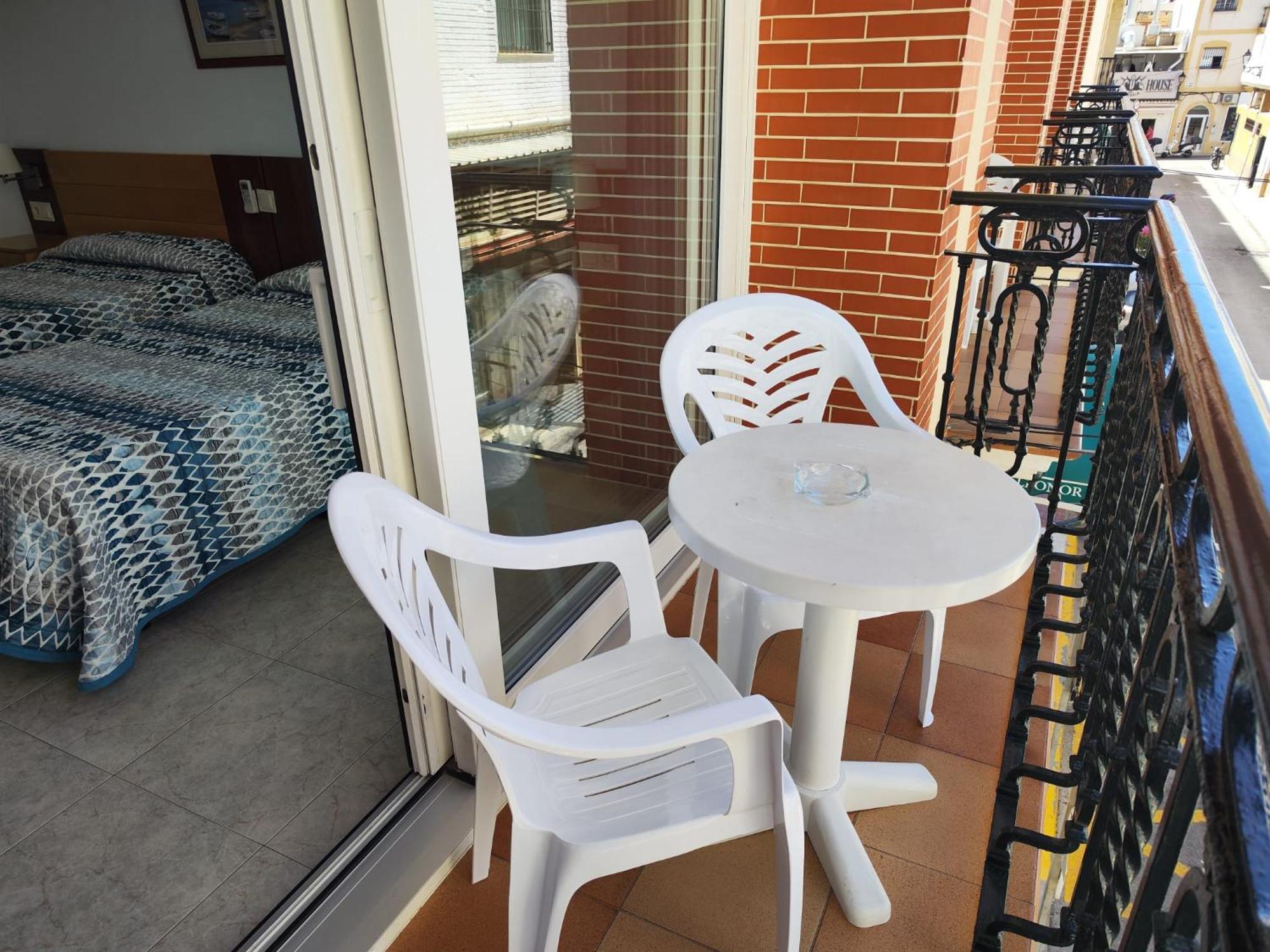 Apartamentos Leonor Carihuela ตอร์เรโมลิโนส ภายนอก รูปภาพ